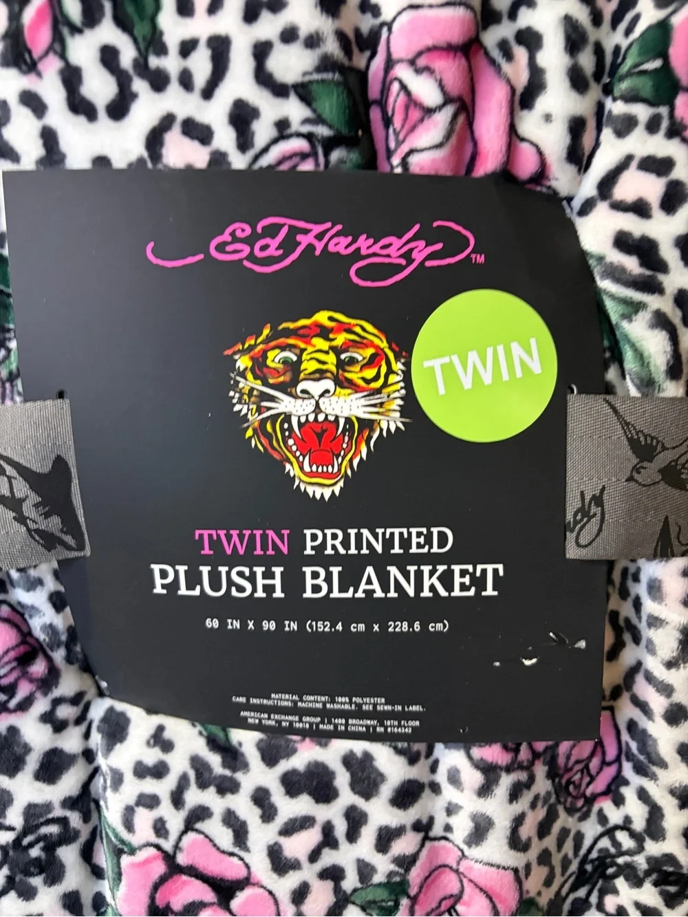 Ed Hardy Twin Plush Blanket Leopard Roses Pink Floral 60x90 NWT